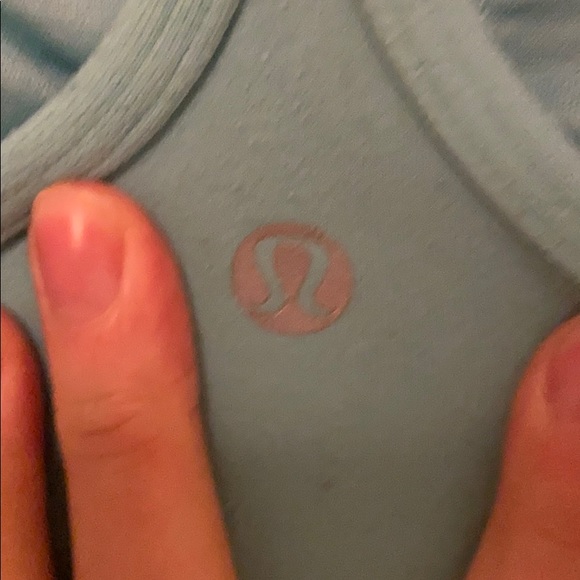 Lululemon workout top size 2 - Picture 3 of 3